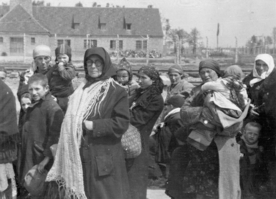 Auschwitz-Birkenau, inmates walking in front of Crematorium III, Auschwitz Album